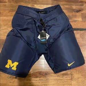 NCAA University of Michigan Men’s Senior M hockey breezers NWT